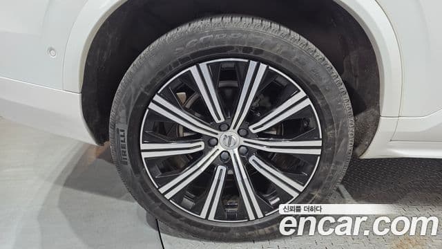 Volvo XC90 2020 — Photo 9/20