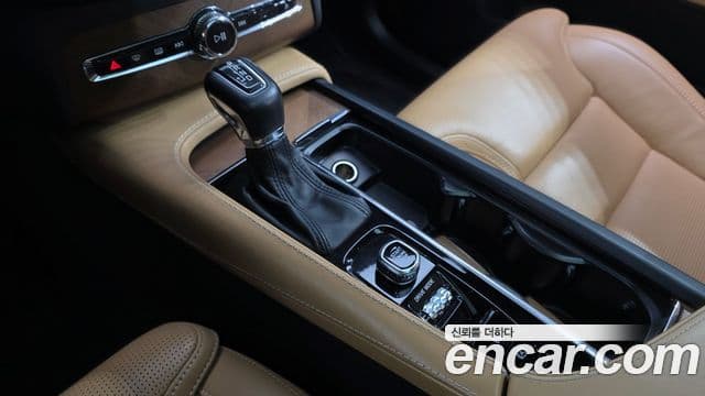 Volvo XC90 2020 — Photo 7/20
