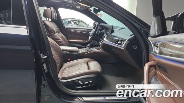 BMW 5 Series 2018 — фото 11 из 20