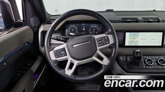 Land Rover Defender 2021 — ფოტო 13/20