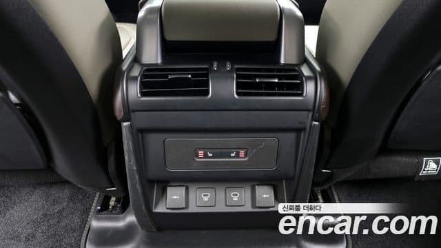 Land Rover Defender 2021 — ფოტო 19/20