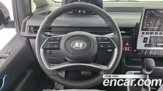 Hyundai Staria 2025 — Şəkil 13/20