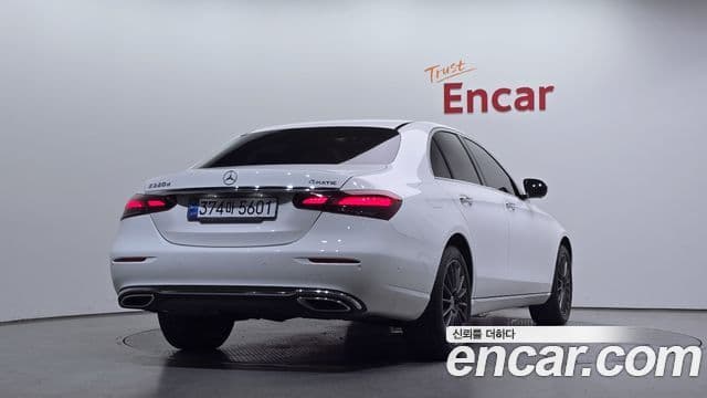 Mercedes-Benz E-Class 2022 — ფოტო 2/20