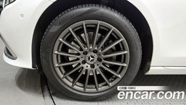 Mercedes-Benz E-Class 2022 — ფოტო 5/20