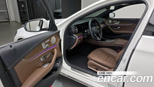 Mercedes-Benz E-Class 2022 — ფოტო 11/20