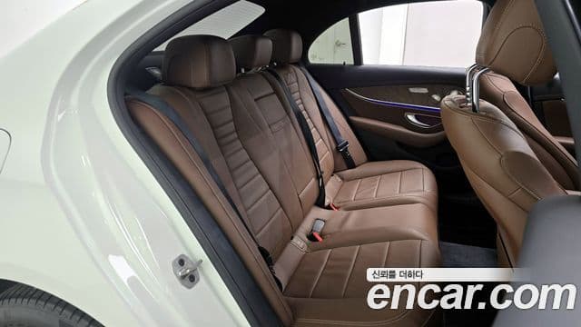 Mercedes-Benz E-Class 2022 — ფოტო 12/20
