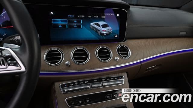 Mercedes-Benz E-Class 2022 — ფოტო 16/20