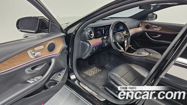 Mercedes-Benz E-Class 2022 — ფოტო 10/20