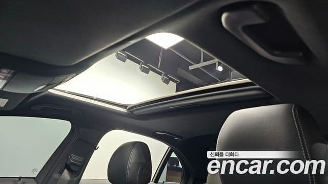 Mercedes-Benz E-Class 2022 — ფოტო 18/20