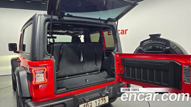 Jeep Wrangler 2019 — Фото 19/20