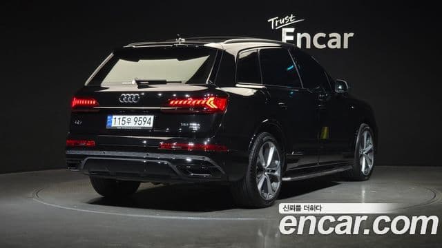 Audi Q7 2022 — Photo 10/20