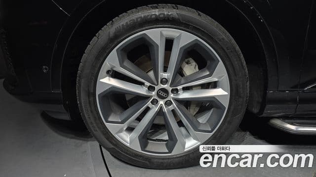 Audi Q7 2022 — Photo 9/20