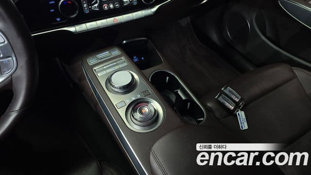 Genesis GV70 2021 — Şəkil 8/15