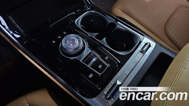 Kia Carnival 2021 — фото 9 из 20