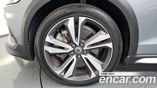 Volvo V60 Cross Country 2020 — фото 5 из 20