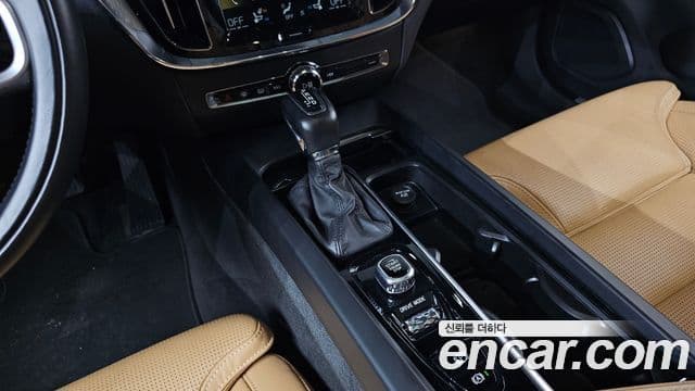 Volvo V60 Cross Country 2020 — фото 9 из 20