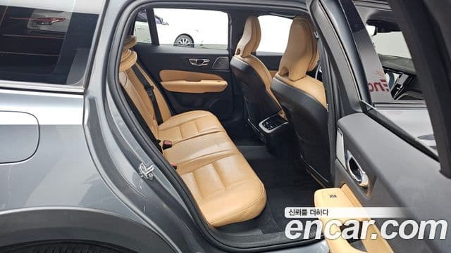 Volvo V60 Cross Country 2020 — фото 12 из 20