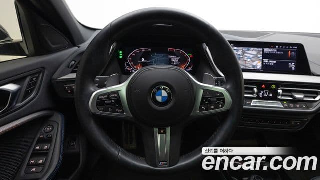 BMW 1 Series 2023 — ფოტო 19/20