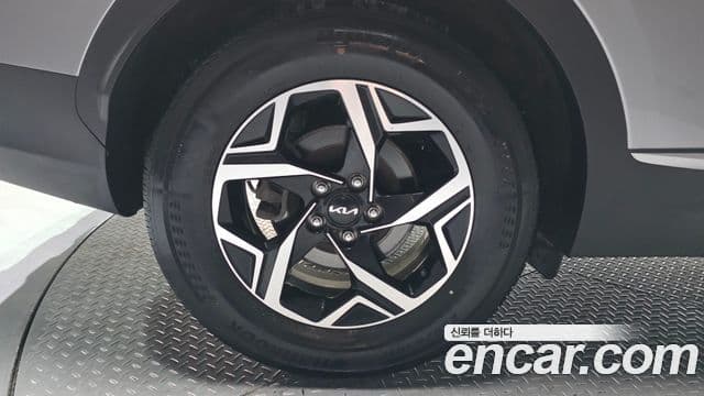 Kia Sportage 2023 — ფოტო 4/20
