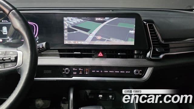 Kia Sportage 2023 — ფოტო 13/20