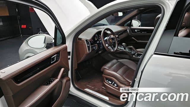 Porsche Cayenne 2021 — фото 11 из 20