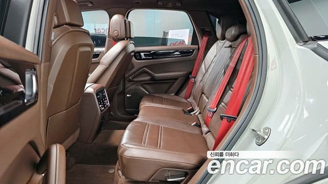 Porsche Cayenne 2021 — фото 12 из 20