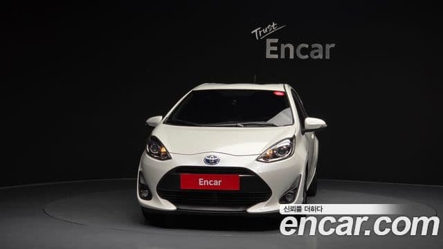 Toyota Prius C 2019 — Şəkil 19/20