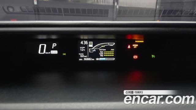 Toyota Prius C 2019 — Şəkil 13/20