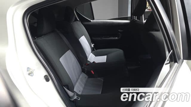 Toyota Prius C 2019 — Şəkil 11/20