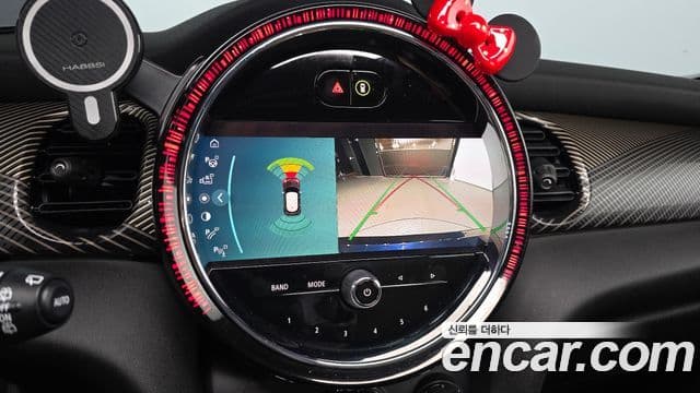 Mini Cooper S 2023 — фото 15 из 20