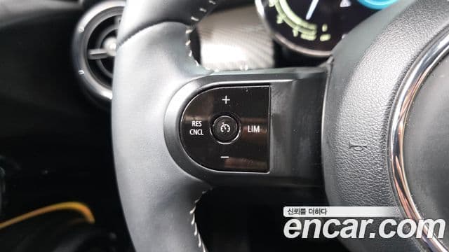 Mini Cooper S 2023 — фото 18 из 20