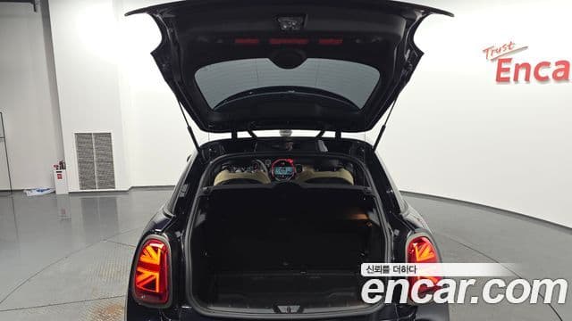 Mini Cooper S 2023 — фото 20 из 20