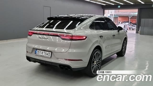 Porsche Cayenne 2023 — Photo 6/18