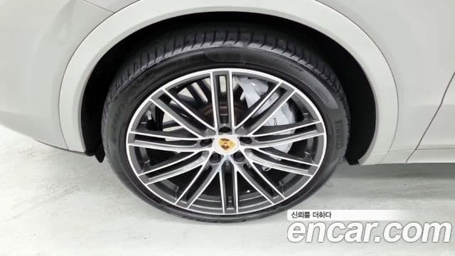 Porsche Cayenne 2023 — Photo 5/18