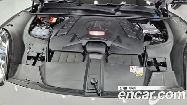 Porsche Cayenne 2023 — Photo 3/18