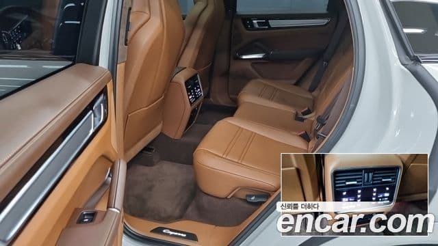 Porsche Cayenne 2023 — Photo 2/18