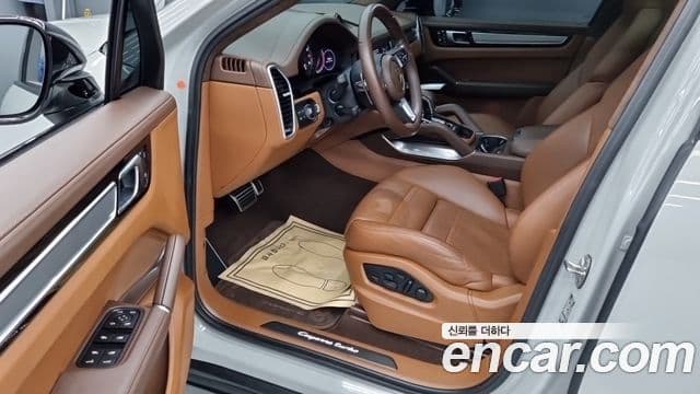 Porsche Cayenne 2023 — Photo 16/18