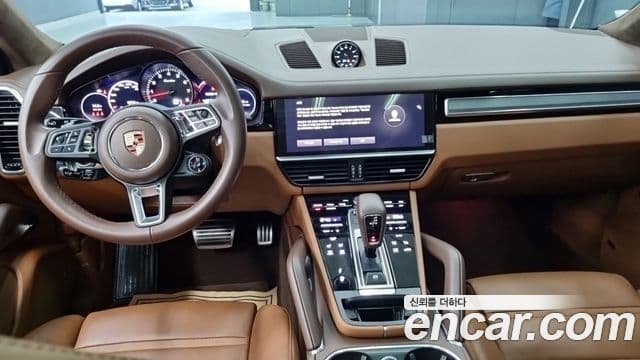 Porsche Cayenne 2023 — Photo 8/18