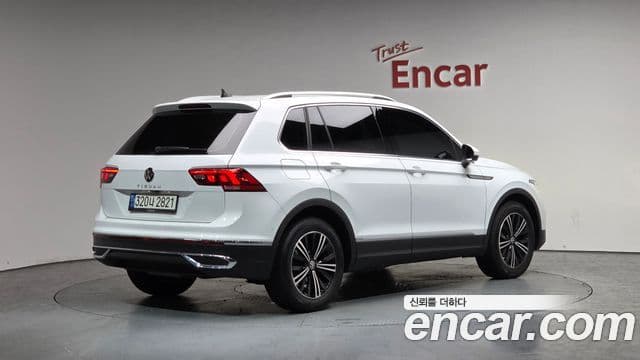 Volkswagen Tiguan 2022 — ფოტო 2/20
