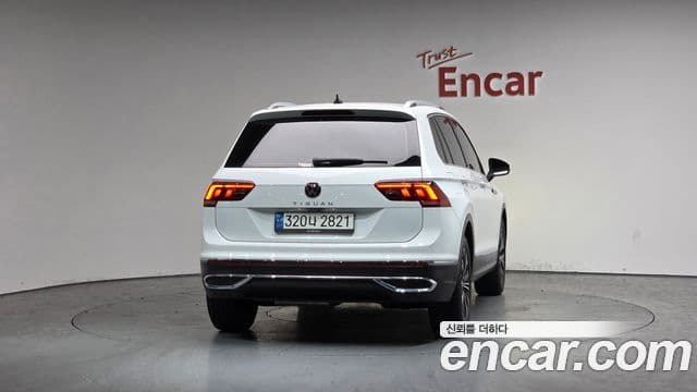Volkswagen Tiguan 2022 — ფოტო 4/20