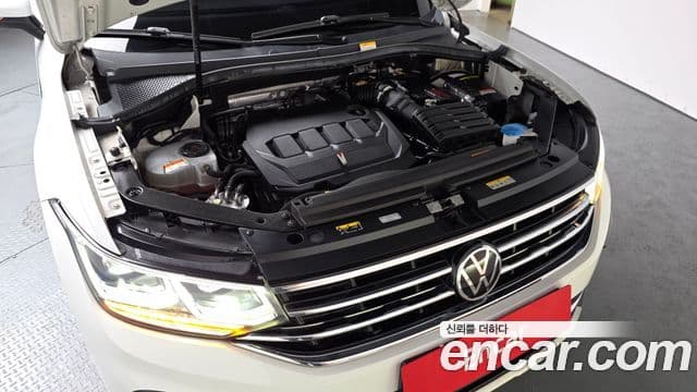 Volkswagen Tiguan 2022 — ფოტო 6/20