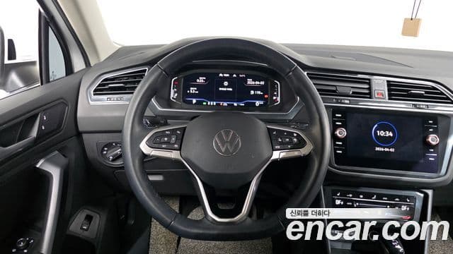 Volkswagen Tiguan 2022 — ფოტო 13/20