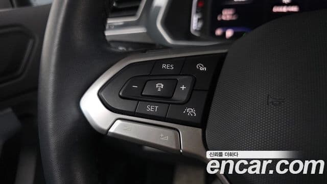 Volkswagen Tiguan 2022 — ფოტო 17/20