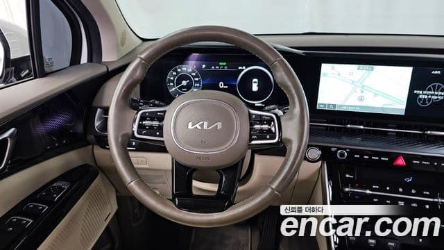 Kia Carnival 2021 — ფოტო 13/20