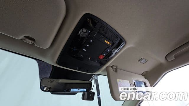 Kia Carnival 2021 — ფოტო 17/20