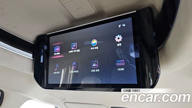 Kia Carnival 2021 — ფოტო 18/20