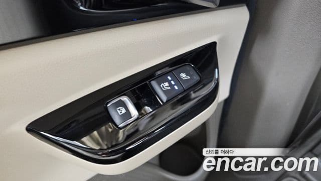 Kia Carnival 2021 — ფოტო 19/20