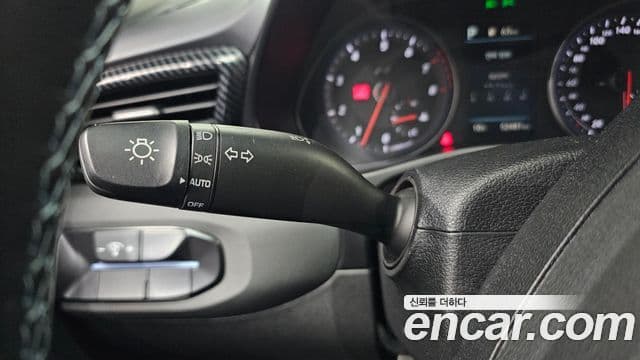 Hyundai Veloster 2021 — ფოტო 2/20
