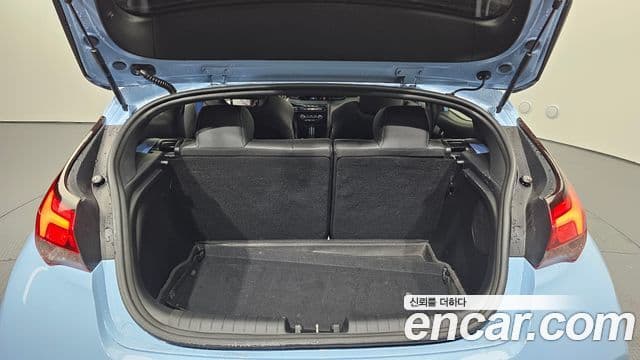 Hyundai Veloster 2021 — ფოტო 8/20