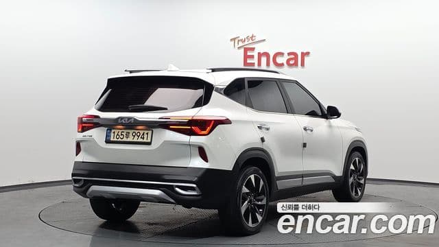 Kia Seltos 2022 — ფოტო 2/20